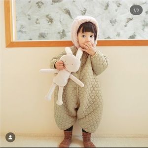 Agaboshi baby quilt suit (12-18M) like new
